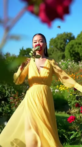 She blooms where her heart feels joy. Dressed in sunshine, holding the sweetness of a rose.💛 Subscribe to our channel👇 @SheCreatesAi  #springvibes  #naturalbeauty  #softaesthetic #AIGirl #YellowDress #Fy