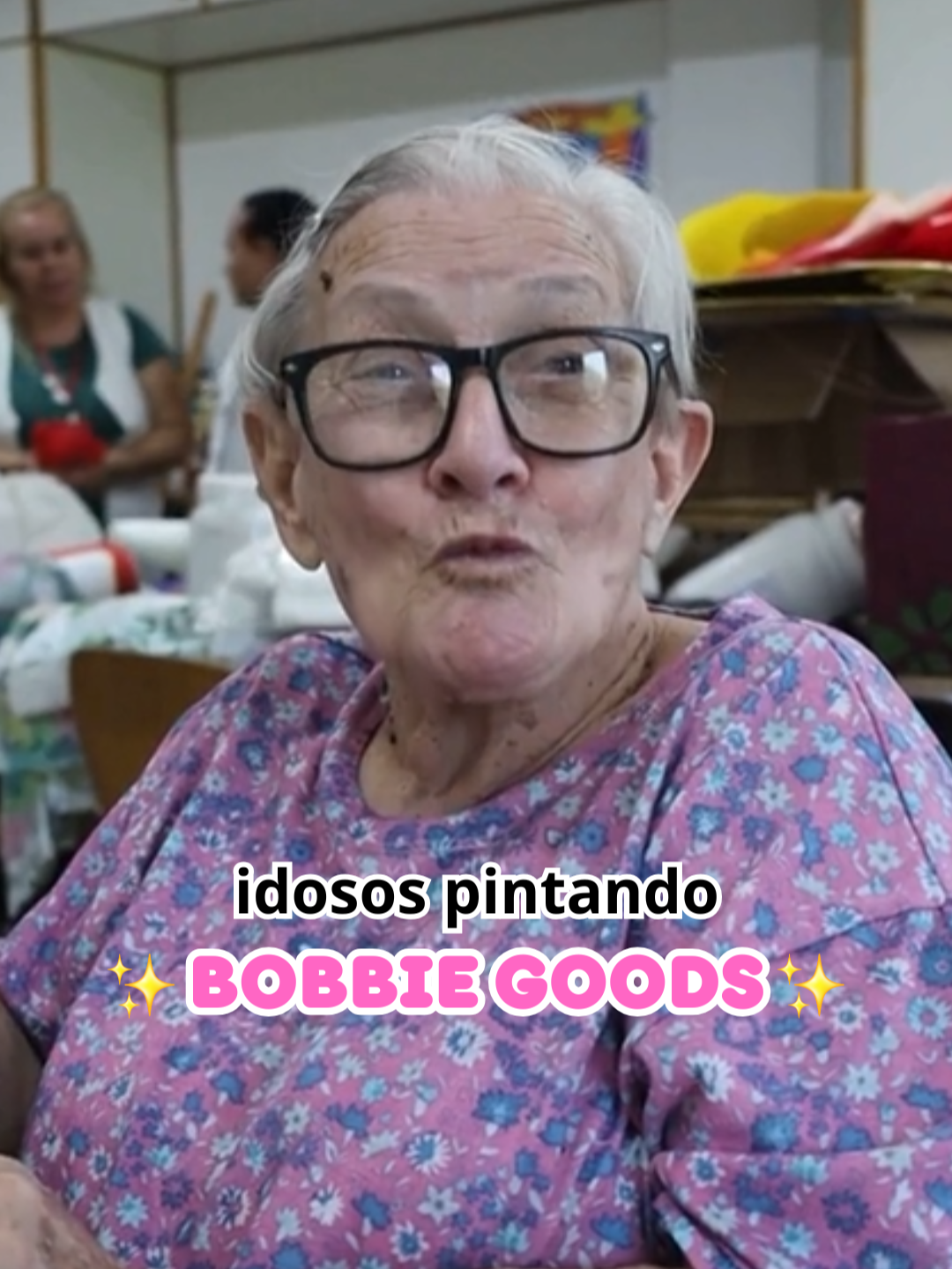 Idosos pintando bobbie goods ✨ Os desenhos mais famosos da internet chegaram no Lar dos Velhinhos de Campinas. Além de entrarem na onda dos famosos livros de colorir, os idosos puderam desfrutar dos benefícios terapeuticos e cognitivos da atividade. Separem as canetinhas e vamos colorir Bobbie Goods com os idosos. 🎨 #bobbiegoodscoloringbook #bobbiegoods #pintura #coloring #coloringbook #fyp #foryou #livrodecolorir #campinas