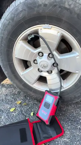 Dead battery and low tire? This little box just saved the day. #JumpStarter #AirCompressor #EmergencyCarTool #CarGadget #TikTokMadeMeBuyIt #DeadBatteryFix #FlatTireFix #CarEssentials #RoadsideReady #VehicleRescue #DIYCarCare #TikTokShopFinds #MultiToolMagic