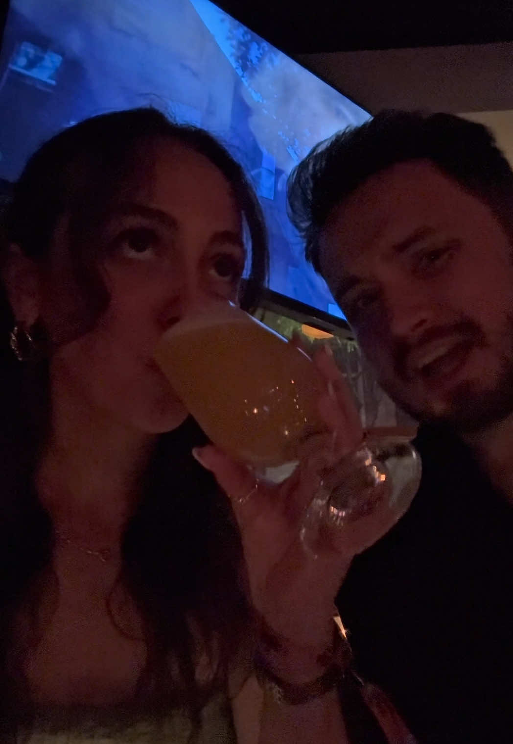 Okay THIS ONE??? solid 9/10 amazing hazy IPA omg this beer review was a hit  #beerreview #beertasting #beerfingertest #fingertest #beergirl #beer #beers #nyc #nycbeer #hazyipa #ipa #fyp 