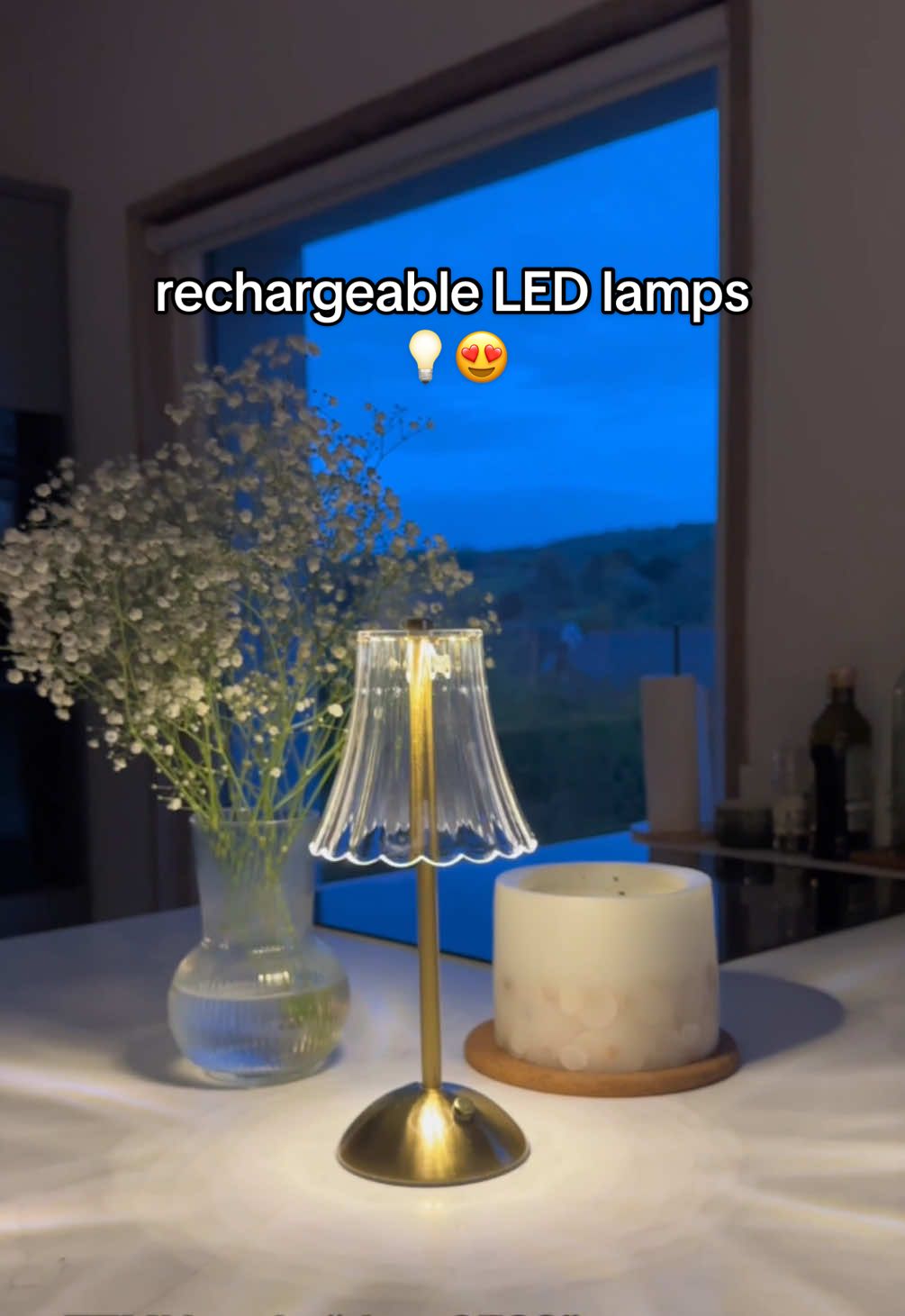 ad Obsessed with this LED re-chargeable lamps from Temu!! 💡😍 Perfect (especially if you’re renovating!!) for those spots where you WISH you had a plug socket 🙌🏻 C0de: dwm2523for #temu £0 gifts 🔗 in bio (Only for new app users with qualifying orders. T&Cs apply). #fyp #rechargeablelamp #rechargeablelight #homedecor #batterylamp #cutelamp 