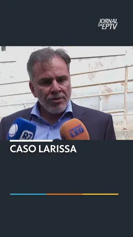 Por que médico Luiz Antônio Garnica não dormiu em casa, na noite de 21 de março? Em entrevista coletiva, o promotor de Justiça, Marcus Túlio Nicolino, explicou que o objetivo é entender se ele dormiu com a amante de forma proposital - para construir um álibi e afastar qualquer suspeita sobre a morte da esposa - ou se fazia parte da rotina dele. RELEMBRE O CASO Larissa Rodrigues morreu no dia 22 de março e foi encontrado chumbinho no organismo dela. Os principais suspeitos pela morte são o marido, Luiz Antônio Garnica, e a sogra, Elizabete Arrabaça, que estão presos desde o dia 6 de maio. #jornaldaeptv #jornaldaeptvribeirão