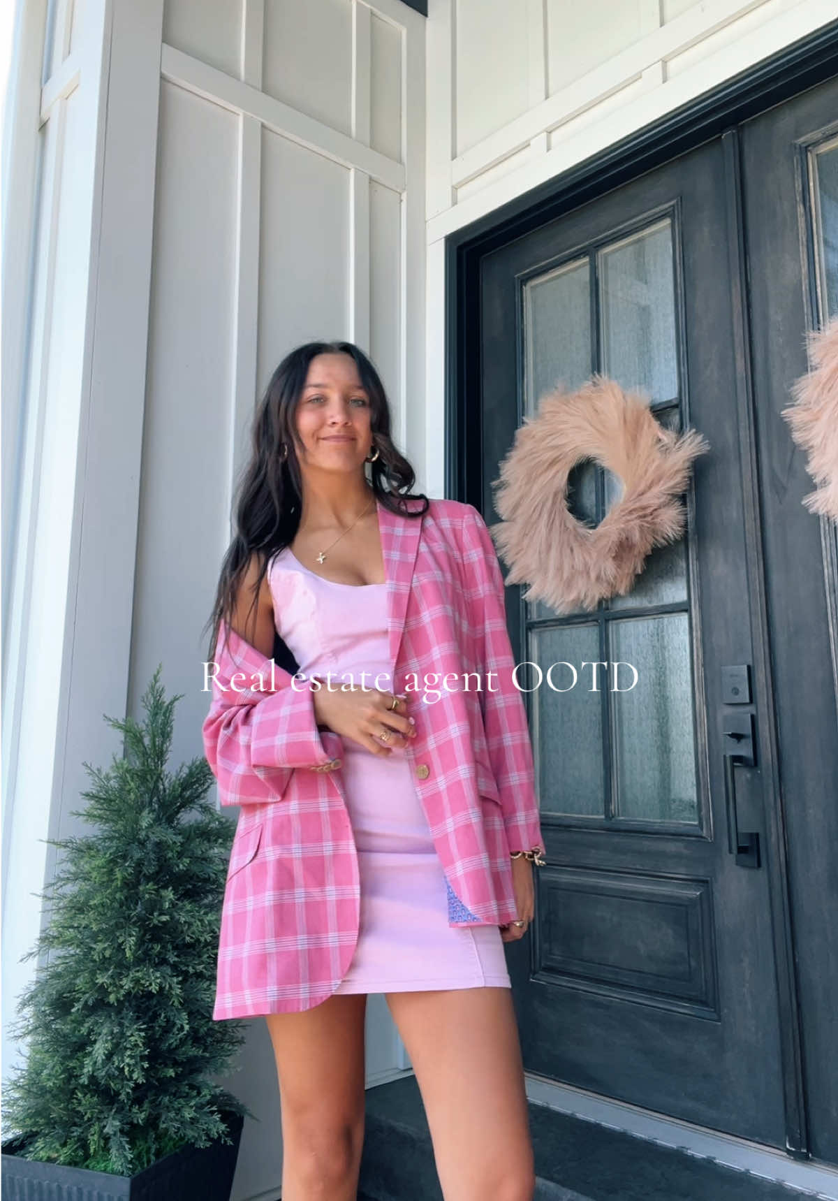 A little closing day fitttt #creatorsearchinsights #foryoupage #fyp #realestate #realestatetiktok #fitcheck #ootdinspo #outfit #trending #womenrealtors #businessoutfit 