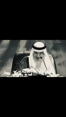 كل ما اقفيت ناداني تعال وكل ما اقبلت عزم بالرحيل وكل ما اجنبت واعدني شمال ياهل الحب ضيعت الدليل الحقيقه غدت مثل الخيال هو عدوي وهو أغلى خليل شفت أنا الظلم من بعض الدلال يجرح القلب لو كانه جميل اشهد ان الهوى مابه عدال هو خلي وانا قلبي عليل #بدر_عبدالمحسن 