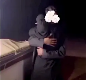 حضنك وطن وانفاس صدرك اماني وايدك دفى ومعانقك جنة الارض..🫂♥️