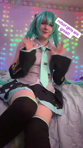 where my robot girls at ????#cosplay #cosplayer #cosplaygirl #vocaloid #miku #hatsunemiku 
