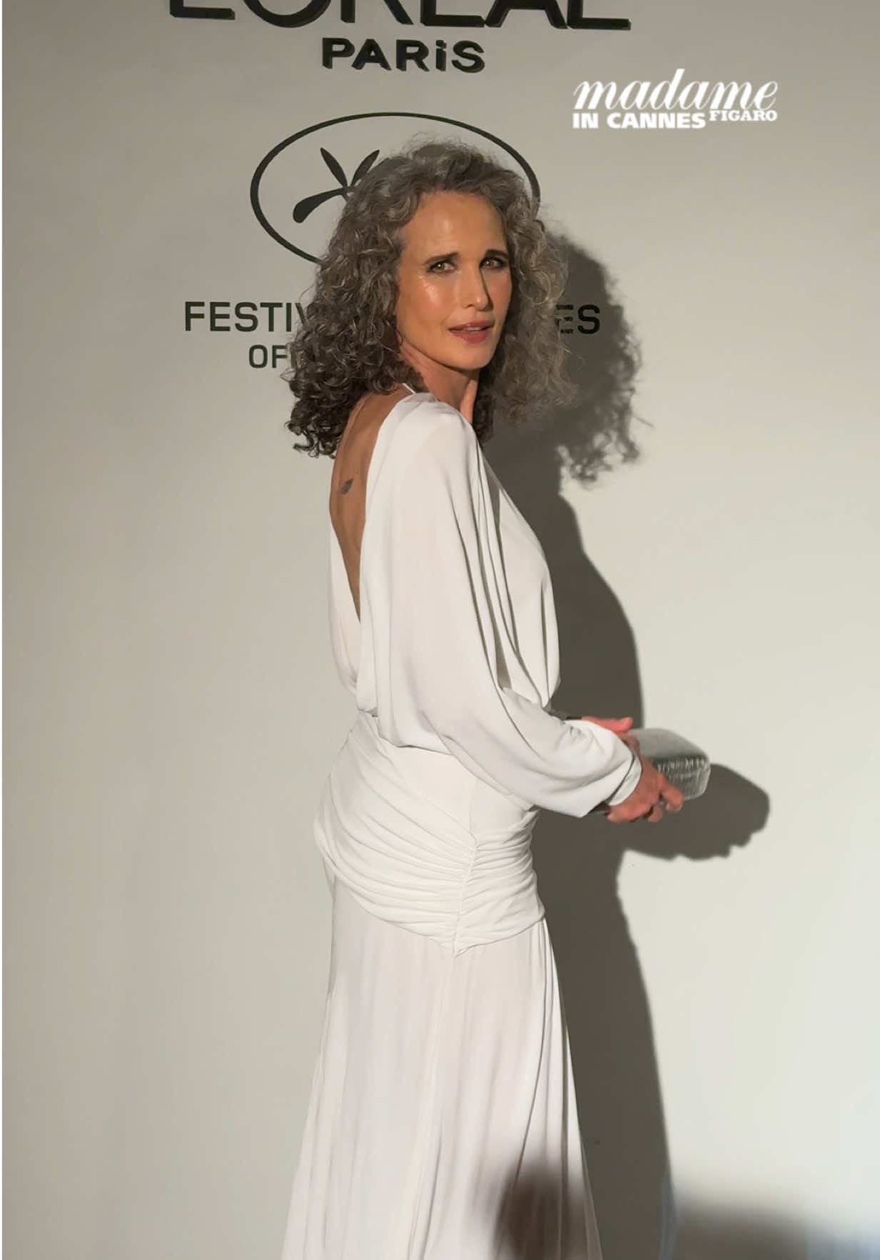 #andiemacdowell à la soirée @L’Oréal Paris au #festivaldecannes  #cannes #Cannes2025 #mode #TikTokFashion #looks #celebrity #OnRegardeQuoi #films #Filmtok #redcarpet 