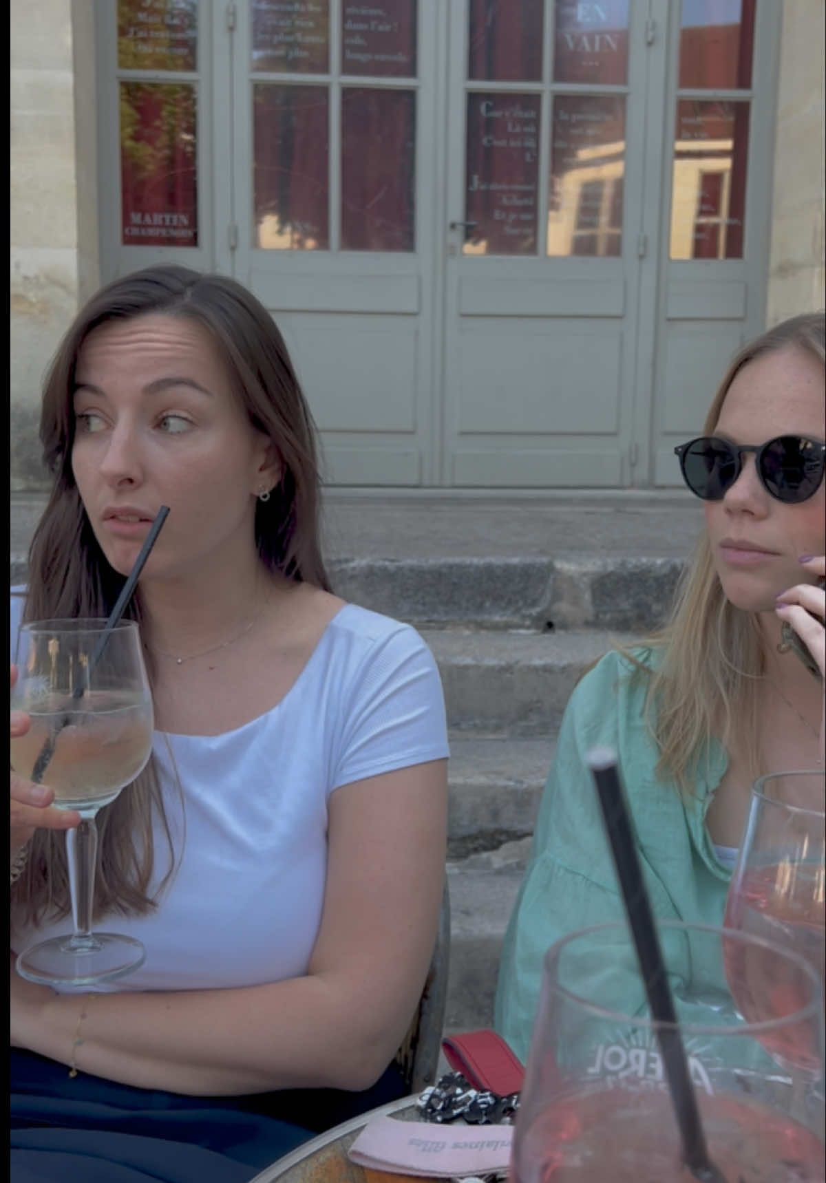 Soirée entre filles c’est SOIRÉE ENTRE FILLES 🍸✋🏼 #girlsnight #drole #humour #pourtoi @claire dve @gomardes 