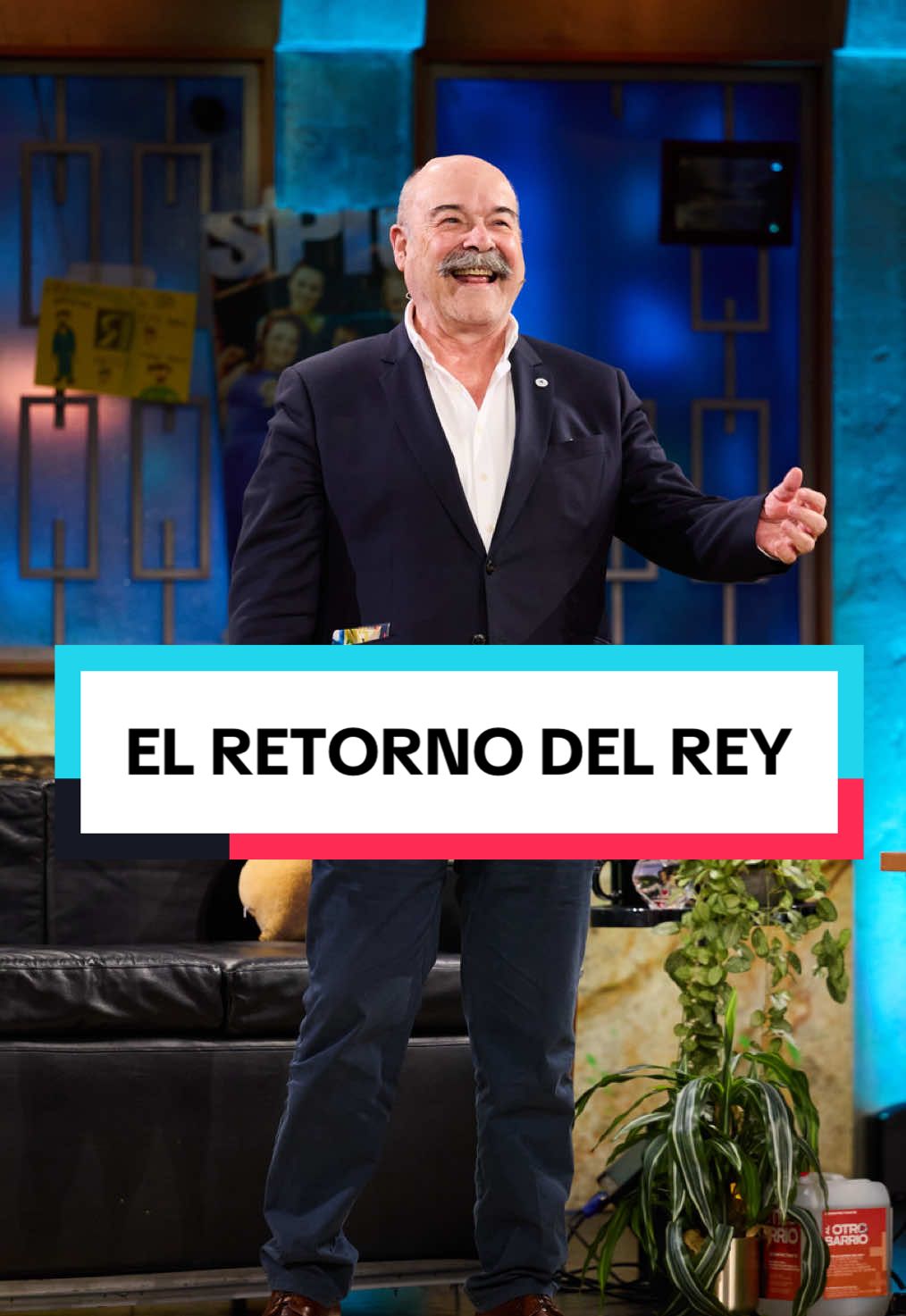 👑 EL RETORNO DEL REY 👑 Qué gusto da ver de cerca al mayor sinvergüenza de este país. Cómo se le quiere.  #LaRevuelta #DavidBroncano #AntonioResines #Resines #television #rtve #teleentiktok #television #quever