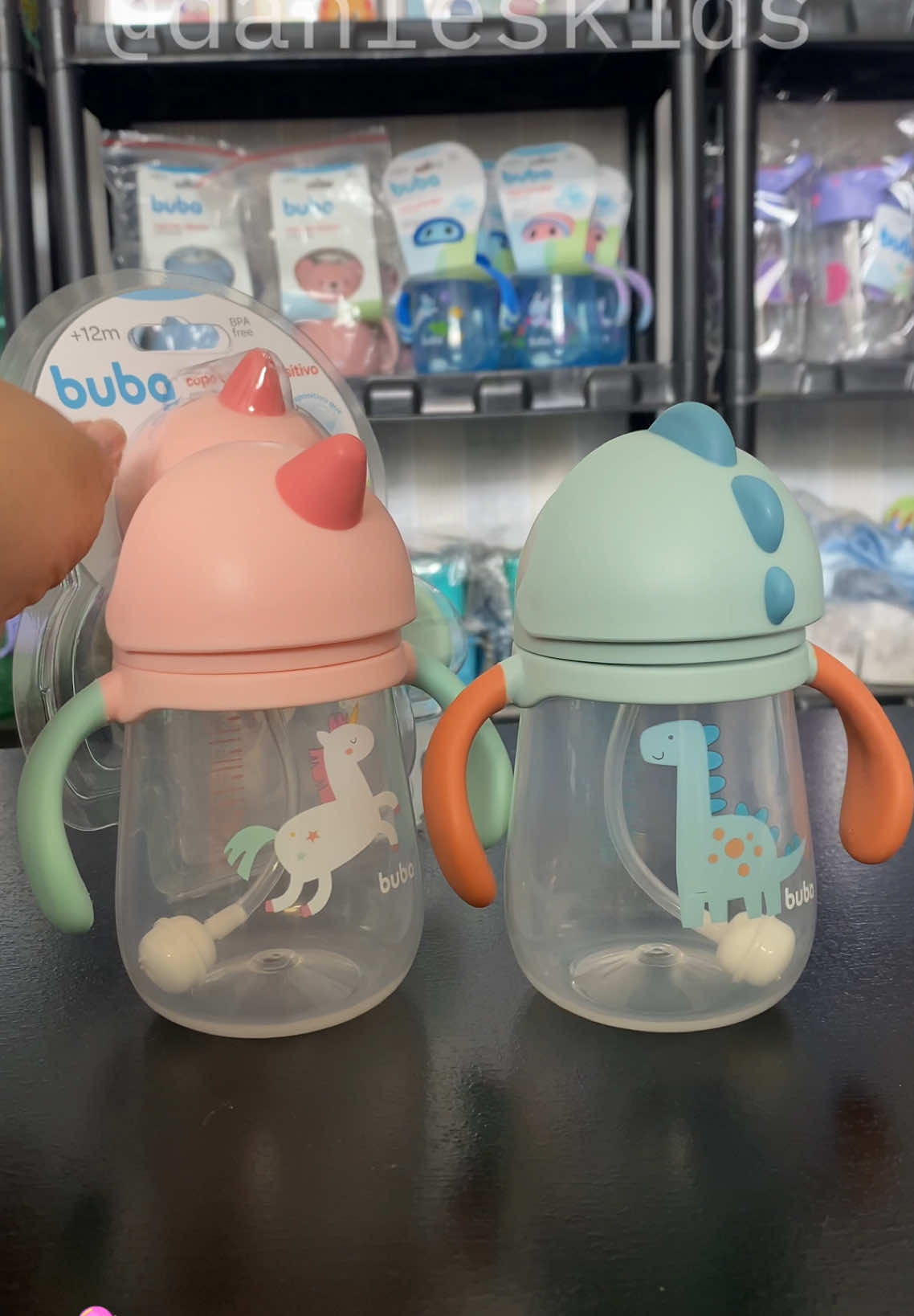 Copinhos treinamento que evitam gases e cólicas nos bebê é esse mesmo! Ele tem uma válvula de anti ingestão de ar que vai acompanhar todo o líquido, e o melhor de tudo? Tem uma qualidade impecável!  #buba #introducaoalimentar #bebes #criancas #maedeprimeiraviagem #infantil #produtosinfantis #cuidadoscomobebe #dicasparamamaes 