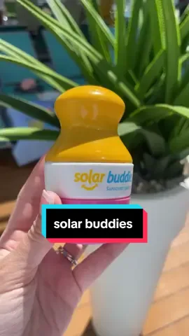 One of our summer mom must-haves is the @solarbuddies sunscreen applicator! We’ve been using this for years because it makes application super quick & easy and is completely mess free! They come in a bunch of cute colors. LINK #solarbuddies  #sunscreenapplicator