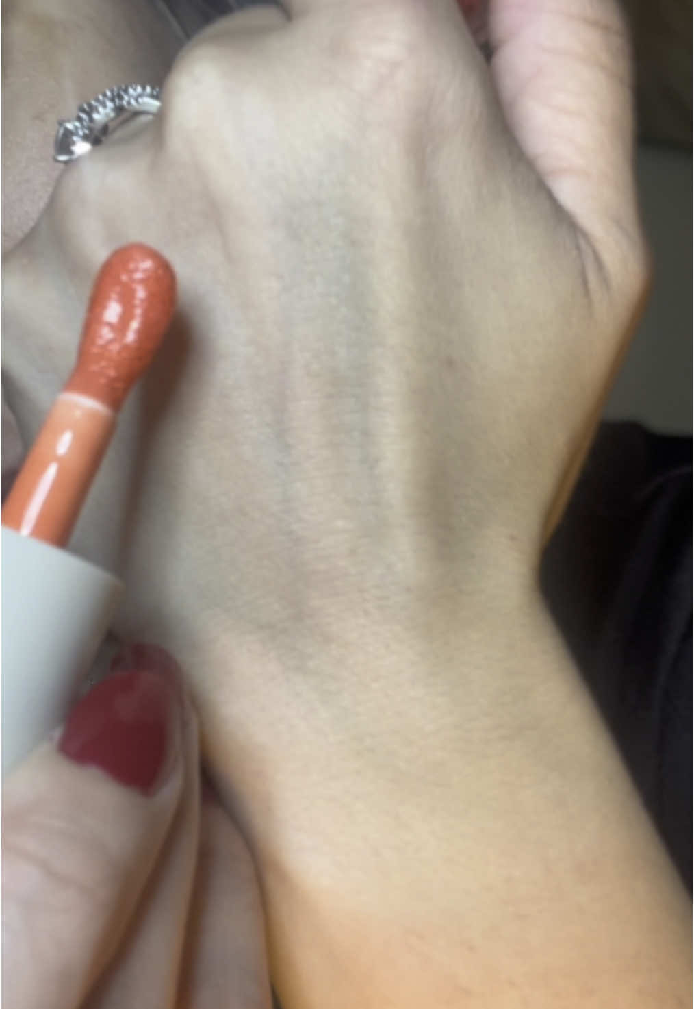 @Karuna Skin coming in with this bomb tinted lip oil. It glides on to the lips so effortlessly and provides instant nourishment. This is the shade PAUSE. They just added some new shades as well that I can’t wait to get my hands on!! Go check them out✨✨✨#karunaskin #karunalipoil #lipcare #oil #fyp #lips #face #SelfCare #selflove 