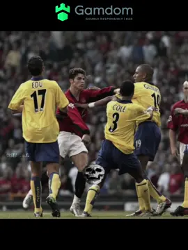 Young Ronaldo defending Van Nistelrooy 🥶 #cristianoronaldo #cr7 #viral  #fy #foryou #viral #trend #football 