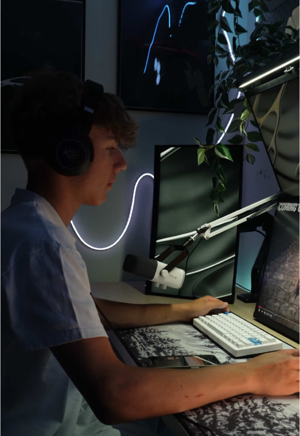 And I’m feeling…good #roominspiration #feelinggood #cinematic #techtok #setup #fyp #whitesetup 