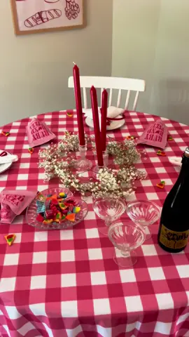 Save this for your next girls night 🍕🍭 Real pizza, sweet pizza, Ruby Bond pizza. It’s a whole vibe #rubybond #girlsnightin #pizzaparty #partyinspo 