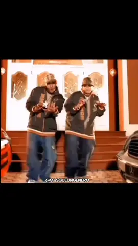 El pasito de Hector El Father y Yomo es un clásico. 😂 #hectorelfather #hectordelgado #yomo #yomolamorte #regggaeton #reggaetonantiguo #oldschool #puertorico #pr 