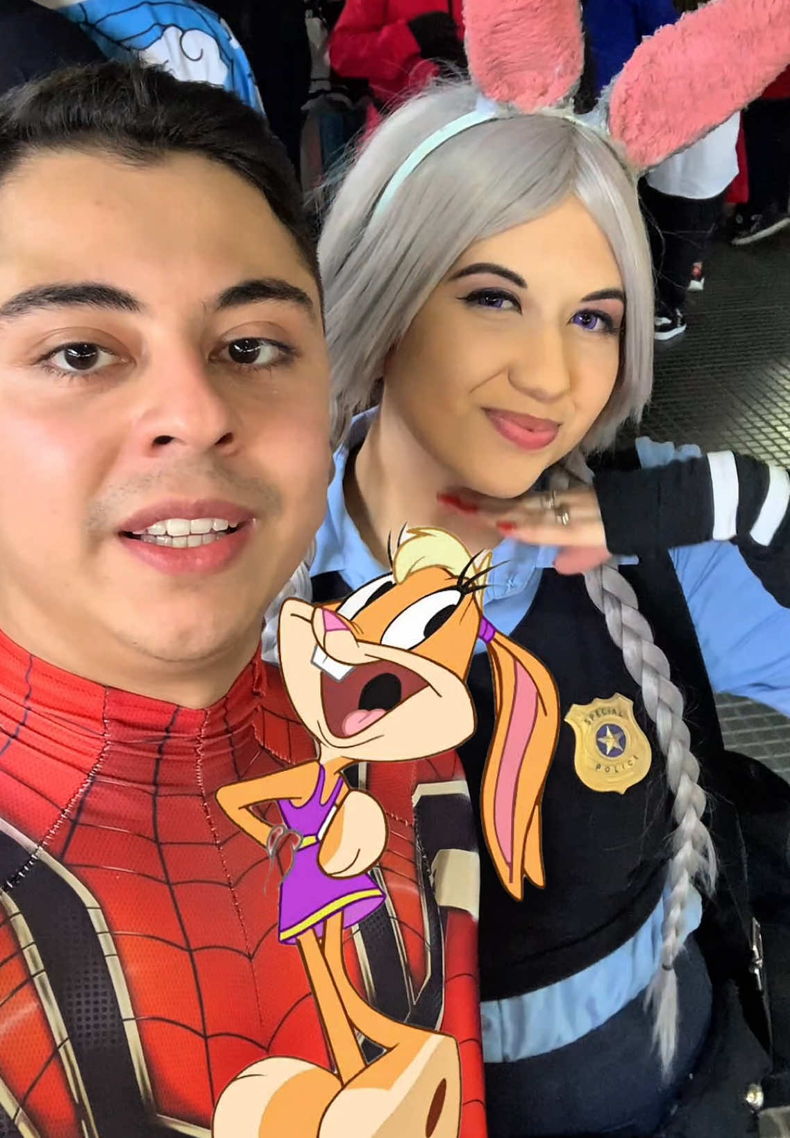 Juro que esse tá melhor que o outro! 🤣  Conhece algum cosplayer do vídeo? #nerdbrasil #nerdboy #nerdboys #geekbrasil #geekboy #geeksboys #cosplayerofinstagram #cosplayerlife #spidermancosplay #spidermancosplayer #homemaranhacosplay #homemaranhacosplay #cosplay #cosplayer #cosplays #cosplayers #cosplayboy #cosplaysboys #cosplayerboy #cosplayersboys #cosplaybr #cosplaybrasil #cosplayerbr #cosplayerbrasil #comiccon #ccxp25 #bgs #upabc #homenaranha #naruto #samara #zootopia #lolabunny #alladin #jasminecosplay #jasmine #cinderela #mk11 #jademortalkombat #aliceinwonderland 