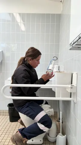 Change outlet valve and flush pipe ft Brent aka TO