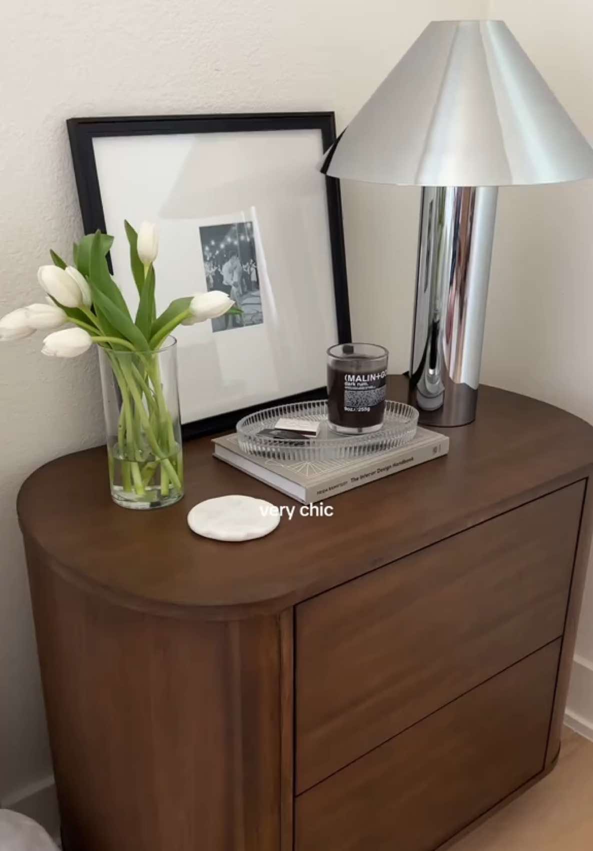 I couldn’t agree more ☁️💘 incredibly chic @Elli Freeman said it best!! #nightstand #nightstandorganization #homeorganization #organizingideas #relatable 