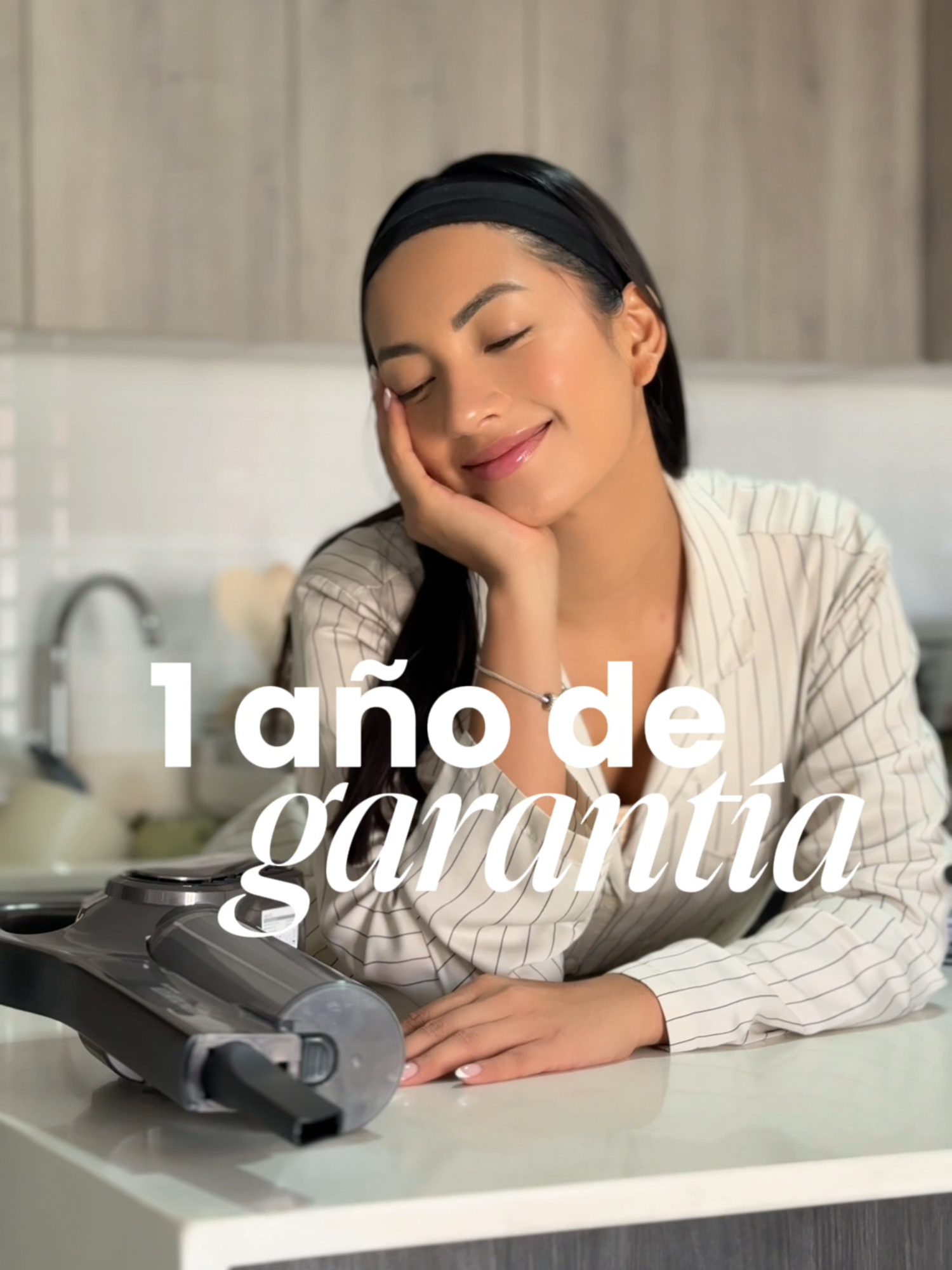 Haz como Brenda y llévate la aspiradora DX700S 🧼✨ Multifuncional 3 en 1: ideal para pisos, cortinas y hasta se transforma en aspiradora de mano con solo un clic 🙌. Su paleta de piso giratoria 360° 🌀 te ayuda a llegar debajo de los muebles sin mover nada. Usa el código BRENDA12 🏷️ y obtén un descuento exclusivo solo para este modelo.  ¡Haz que limpiar sea mucho más fácil desde hoy! 💪🧹 #limpieza #lifestyle #lifestyleblogger #aspiradoras #Home #decoration #fyp