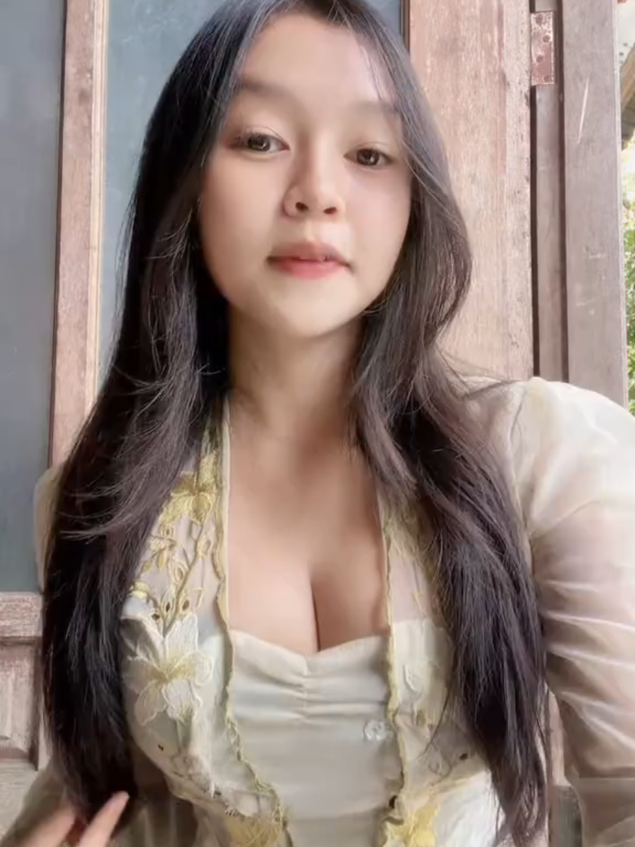 tiktok : @adeksrii_  #galerigadisbali #bali #kintamani #nusadua #uluwatu #jimbaran #tabanan #canggu #denpasar #karangasem #klungkung #fyp #capcut #kebaya 