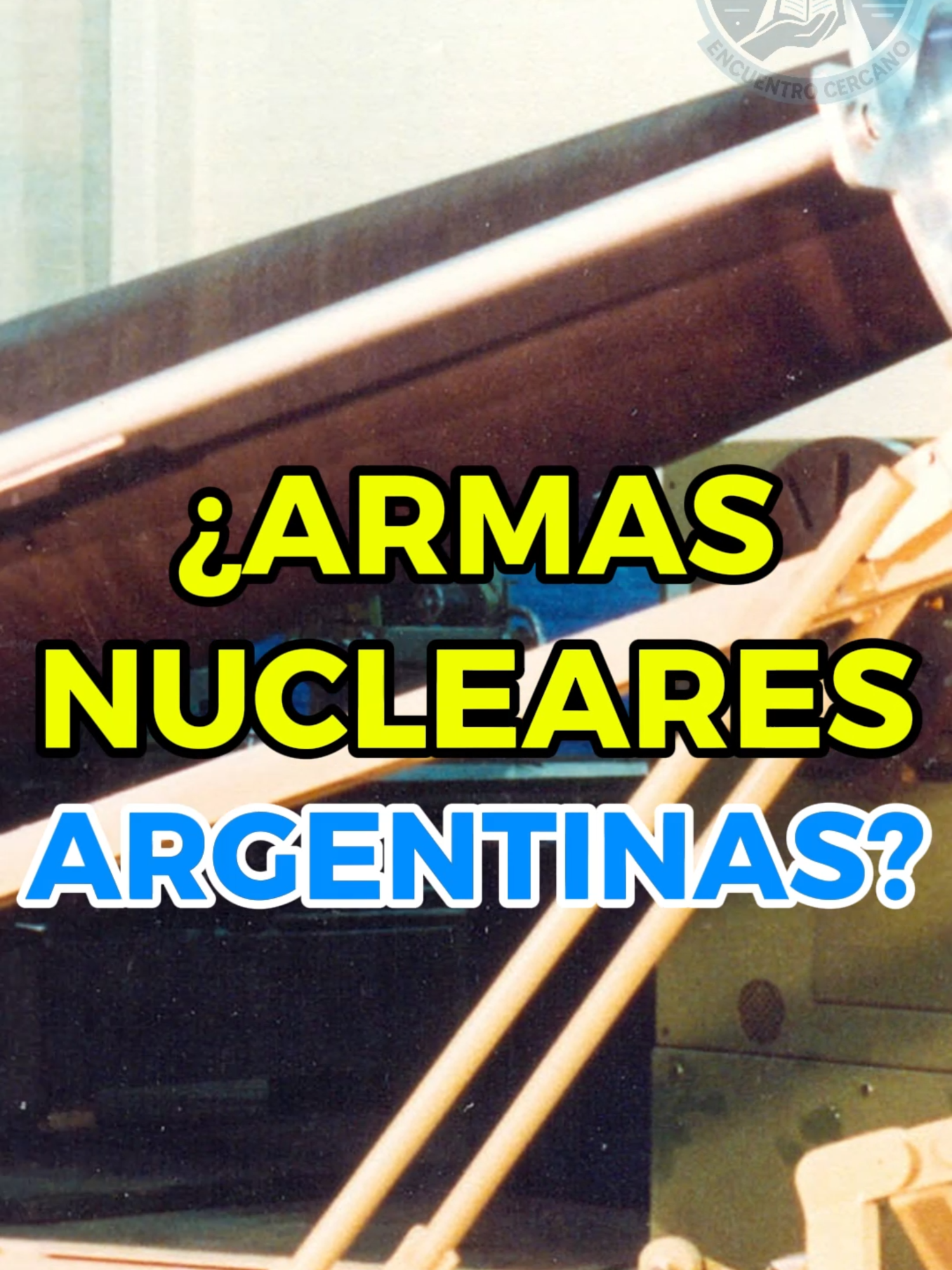 ¿ARMAS NUCLEARES ARGENTINAS? Durante los '70, Argentina comenzó un proyecto secreto, de desarrollo de misiles balisticos, que podrían llevar carga nuclear: el Proyecto Condor. Con apoyo de Egipto e Irak, se buscaba construir el Condor II: un proyectil de 1000 kilometros de alcance y capaz de transportar 500 kilos de carga util. El desarrollo implicaba que Argentina lograra un salto importante en la autonomía militar y tecnológica. En 1991, y principalmente por presiones de Estados Unidos e Israel, el proyecto fue desmantelado por el gobierno de Menem y los prototipos fueron destruidos. Argentina volvería a incursionar en el desarrollo balistico en 2007, con el proyecto Tronador, el cual sigue en construcción. #historia #SabiasQue #argentina #cohete #mejorpaisdelmundo #condor #ejercito #tecnologia #fyp