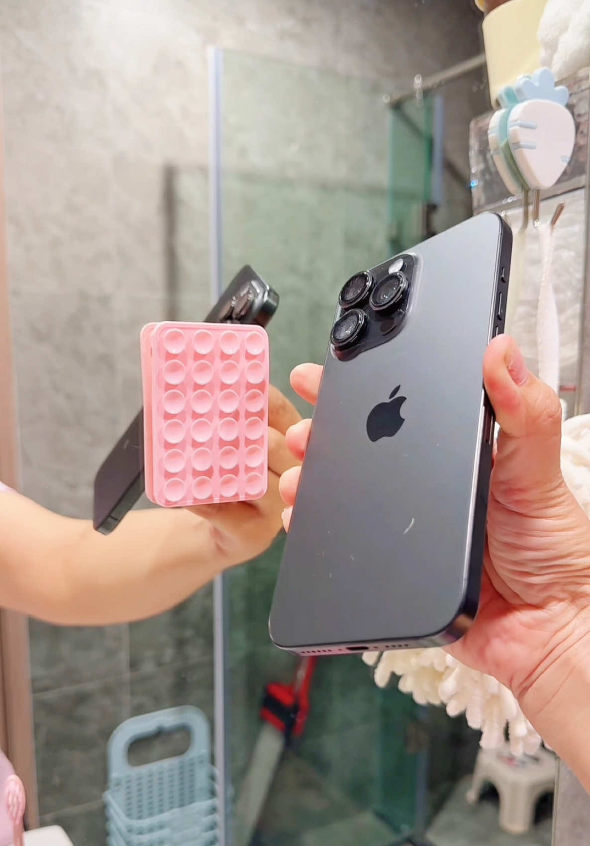 Miếng hít dán tường gắn điện thoại #mienghitdantuong #riviudocuaemgai #review #viralvideo #tiktokaffiliate 