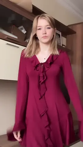 (я родила 9 месяцев назад, прикиньте) решила выложить  оказывается мне идет такой цвет, что думаете?
