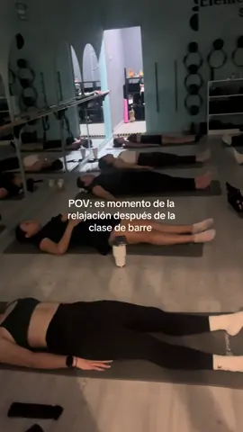 Ese momento mágico después de una clase de barre… cuando tu cuerpo se relaja, tu mente se calma y todo se siente en equilibrio. Barre no solo tonifica, también te conecta contigo. Clase de barre en Guadalajara – mente, cuerpo y movimiento en armonía. #BarreGuadalajara #ClaseDeBarre #RelajaciónBarre #PilatesYBarre #BienestarFísico #BarreFitness #BarreStudio #YogaYBarre #MovimientoConsciente #CuerpoYAlma