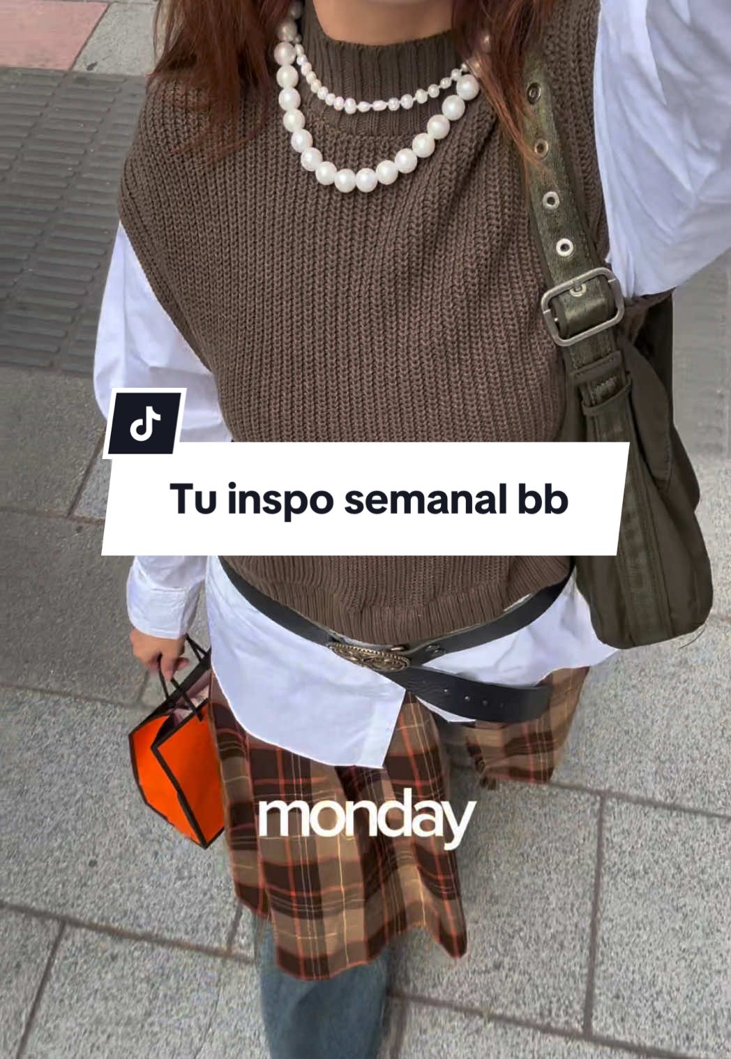 sabemos que aman nuestros looks semanales así que nos rompimos unos por europa 🪭  ☯︎︎ mucho color, layering y jugar con estampas.  cual es tu fav? #stylers #moda #outfit #fashion #Vlog #OOTD #looks #grwm #europa #modadisruptiva #layering