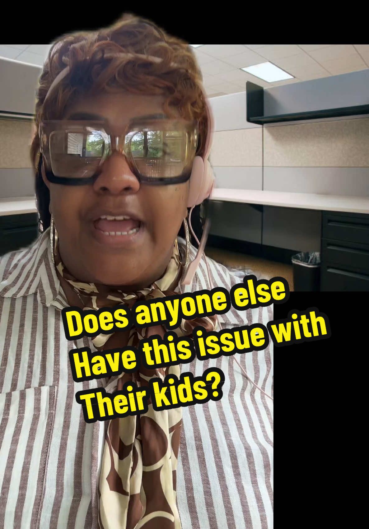 #greenscreen Does anyone else have this issue with their nonpaying children? Miss Juanita has the solution! #aunteepam #teenagers #parentingtips #parentingteens #parentingteenagers #parentsoftiktok 