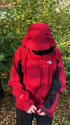 TNF Apex Summit Series 💦 #asmr #tnf #thenorthface #thenorthfacejacket #neverstopexploring #outdoor #rain #trekking 