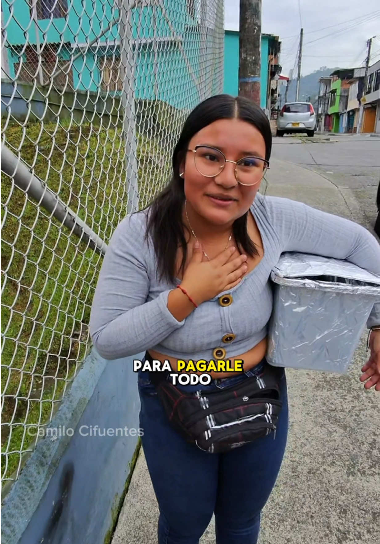 Repartiendo buñuelos en la calle  #paratii #foryoupage #videoviral  Tatiana recorre el barrio Bengala en las mañanas