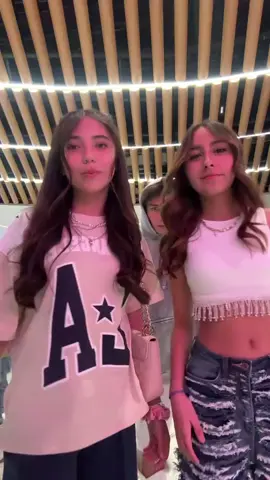 díganle a @celiwaki que la extraño y ya la quiero ver 💗✨