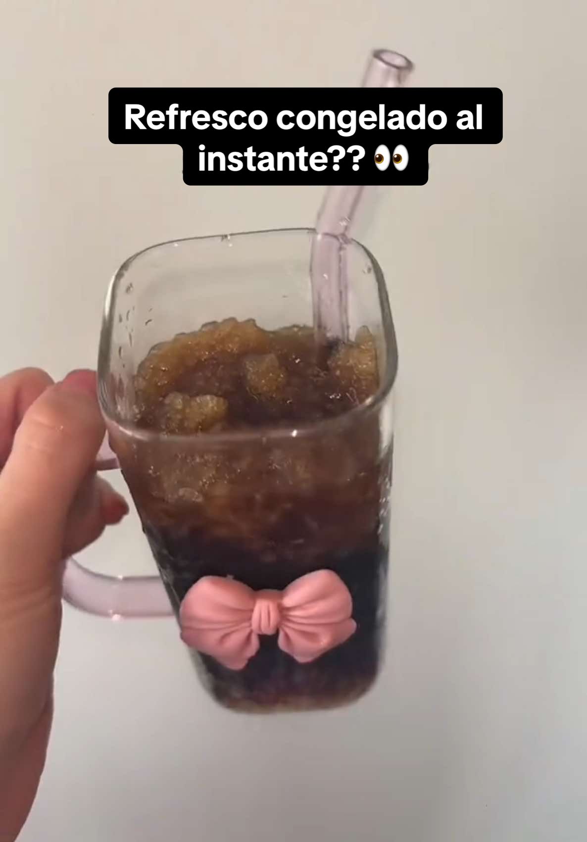 Respuesta a @Fer_120412 Refresco congelado al instante? 😯 #tiktokviral #hack #dafnezzuniga 