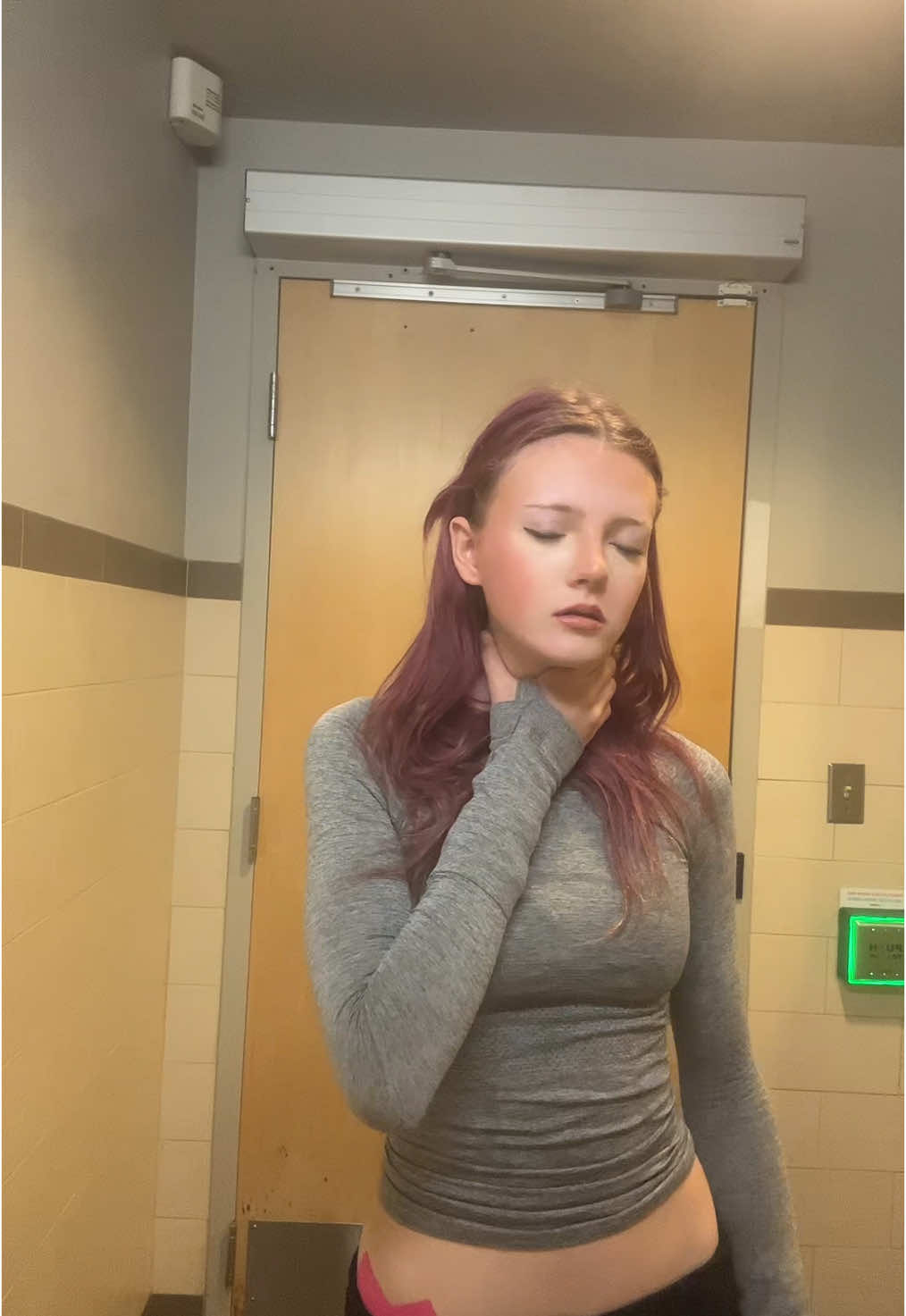 Vibe morning of regionals day one we thankfully did not qualify for 400 but we ate the relay up #track #regionals #sprints #ihatethe400meterdash 