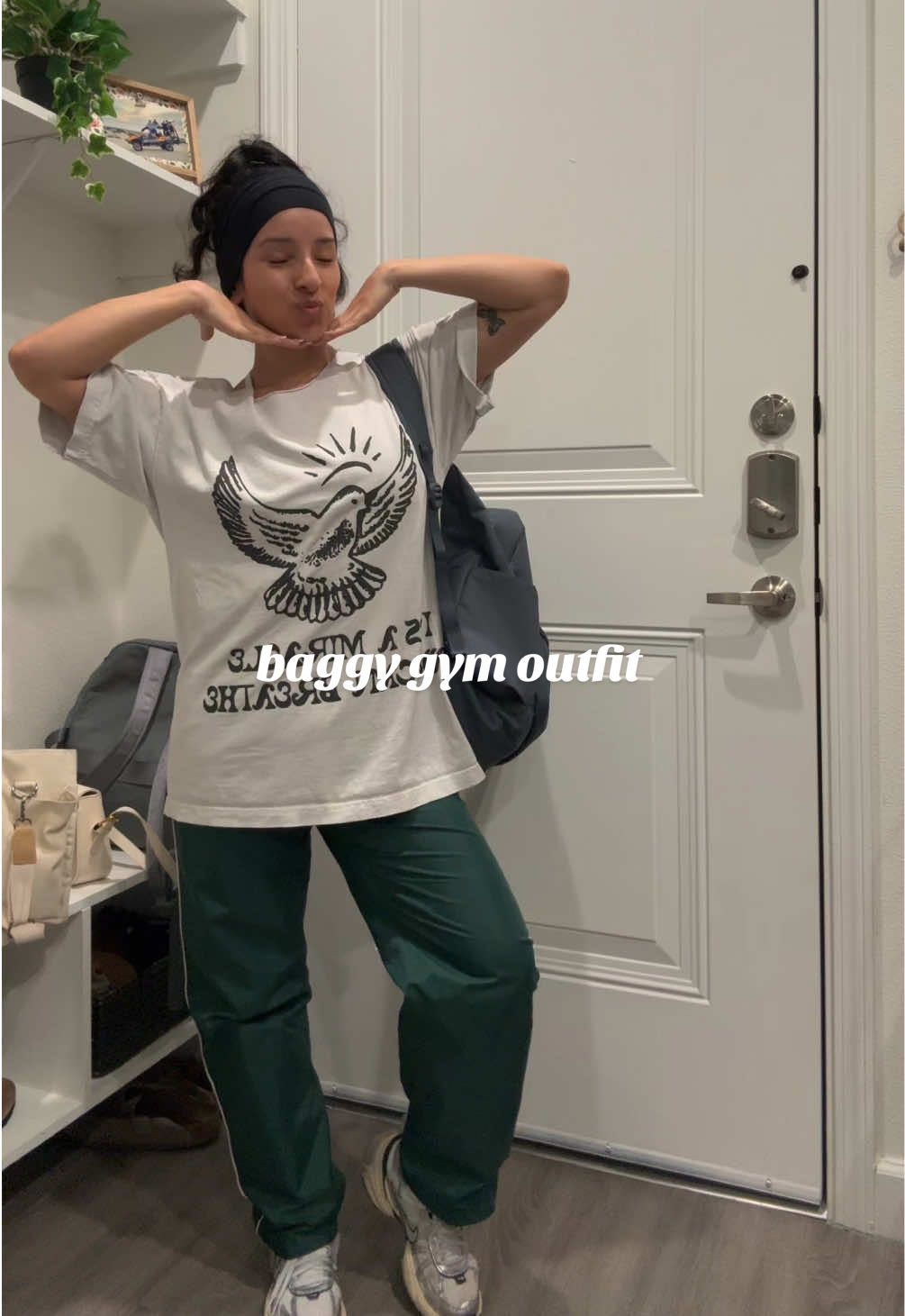 a baggy gym outfit makes my workout 10 times better 💅 #gym #gymoutfit #gymfit #baggy #gymstyle #outfitinspo 