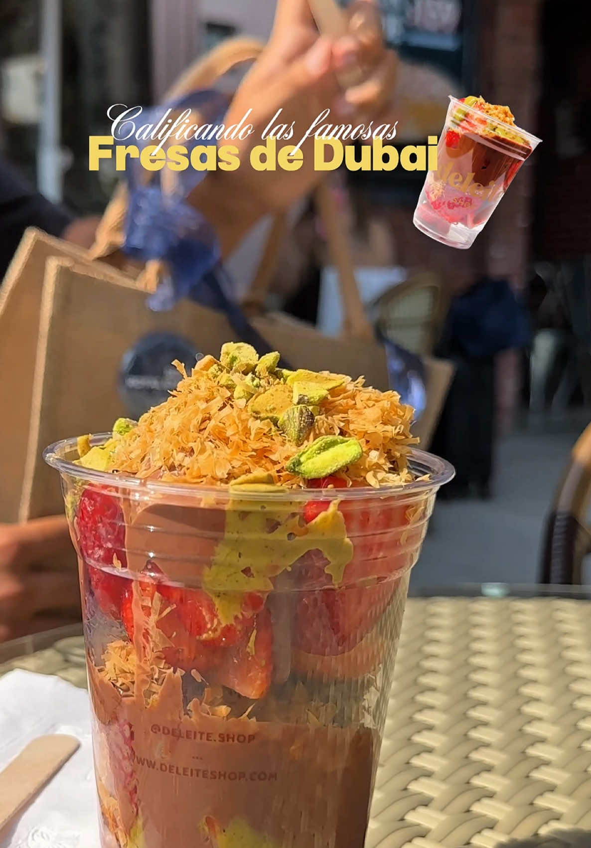 Calificando las famosas fresas de Dubai 🍓🍫 #fresasconcrema🍓 #fresasdedubai #chocolatededubai #dubaichocolate #foodi #antojos 