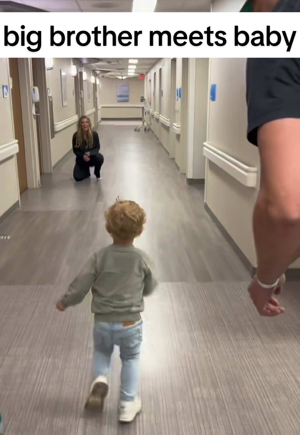 pov: the first 7ft baby officially meets his little brother #bigbrother #baby #boymom #7ftbaby #postpartum 