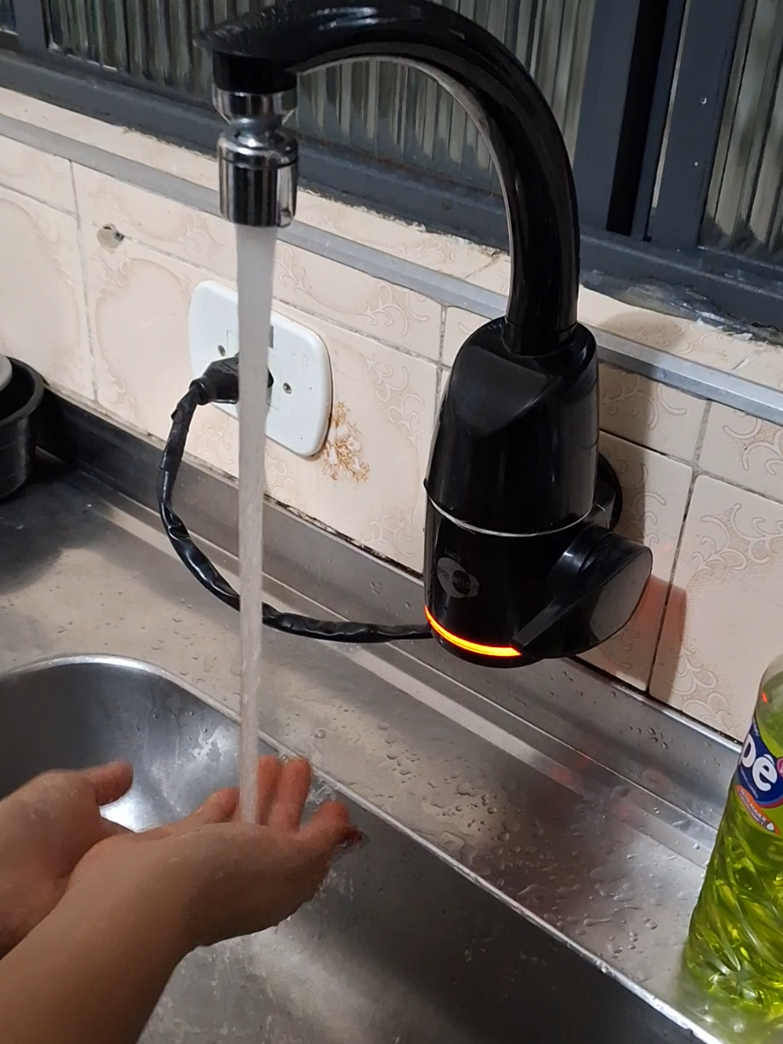 Torneira Elétrica Zagonel #torneira #aguaquente #cozinha #louça #lavarlouça #zagonel #mulher #achadinhos 