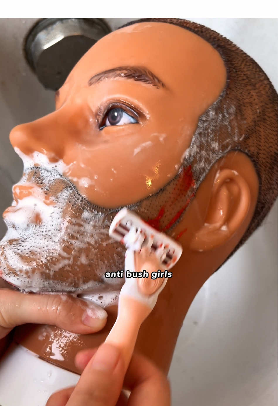 Every women NEEDs a portable shaver in the summer👙✨🥰#portableshaver #shaver #trimmer #bikinitrimmer #bikini #razor #forwomen #painlesstrimmer #TikTokShop #fyp #giftideas #smoothskin 