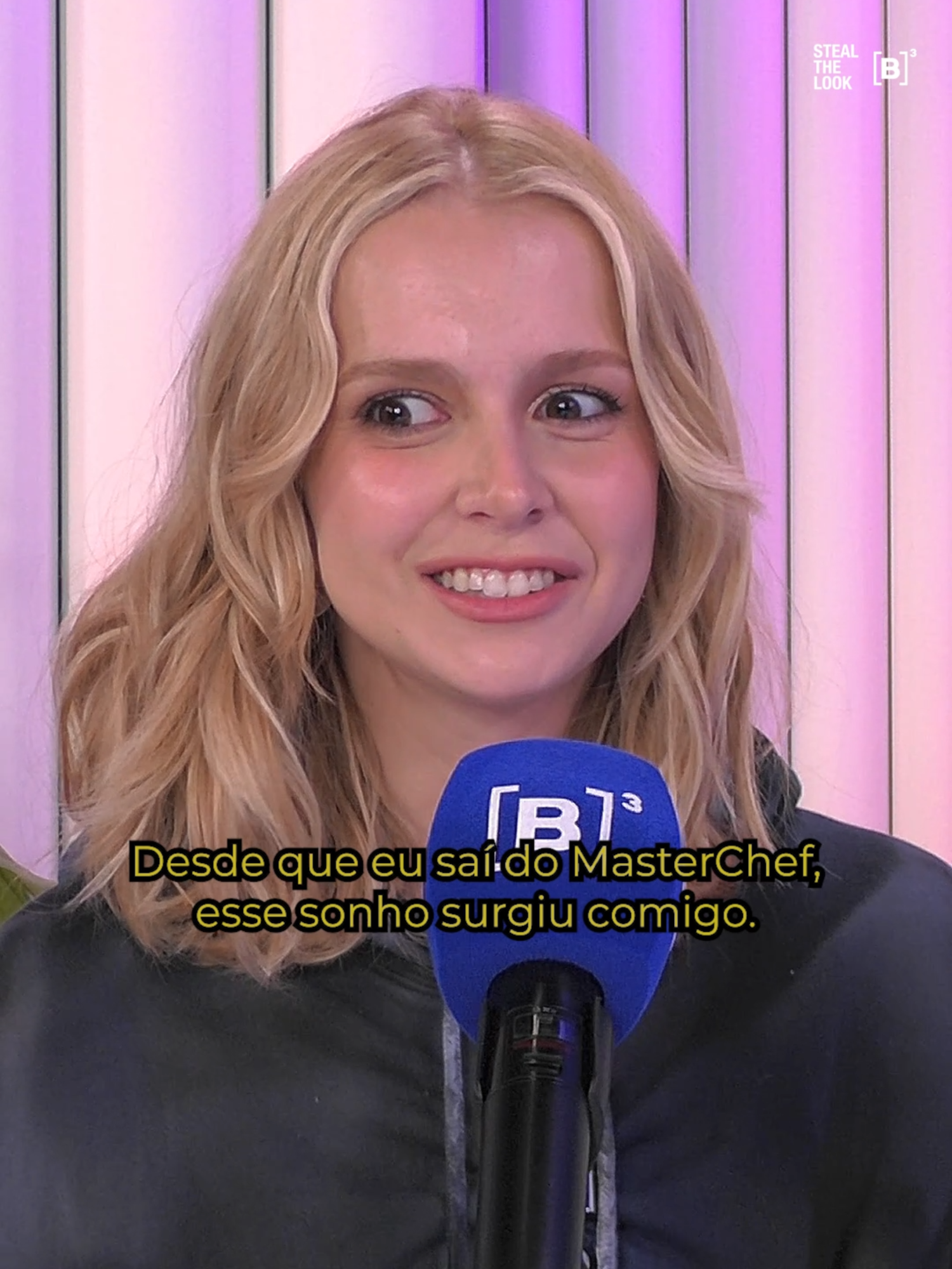 Após se tornar a campeã do MasterChef 2021, @isaschererpassou a sonhar em trabalhar com confeitaria. Foi então que decidiu criar um negócio que financeiramente também fizesse sentido. Ela é fundadora da Scherbi's, sua marca de doces que é um sucesso 👩‍🍳. Ouça a entrevista completa no Spotify e no YouTube — é só procurar por “O que tem na sua carteira?” ✨ #finanças #investimentos #podcast