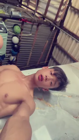 Ma mới 21 mà em cưới rồi à 