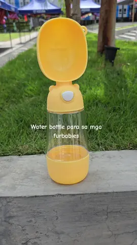 Pet bottle with small food storage. #foryou #pettumbler #dogtumbler #tumblerforpet #petbottle #petwaterdispenser 