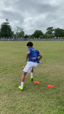 bisa karna terbiasa📈 #latihanfisik #latihansepakbola #anakbola #fyp 
