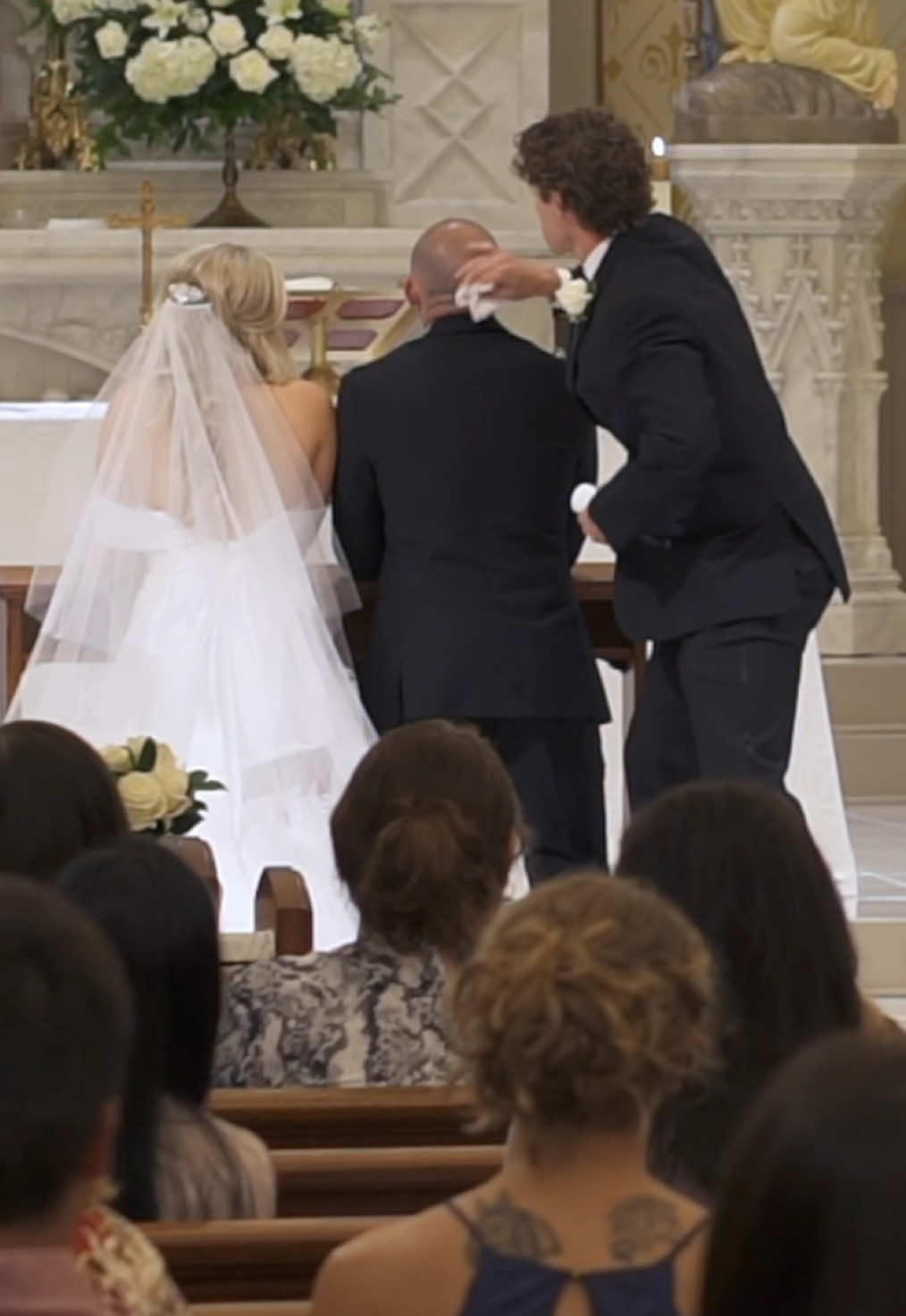 The best man went up to the altar to make sure the groom was ready for his moment 🤣🤣 #louisianaweddingvideographer #neworleansweddingvideographer #batonrougeweddingvideographer #funnyweddingmoments #bestmanprank #funweddingmoment #weddingtiktok #