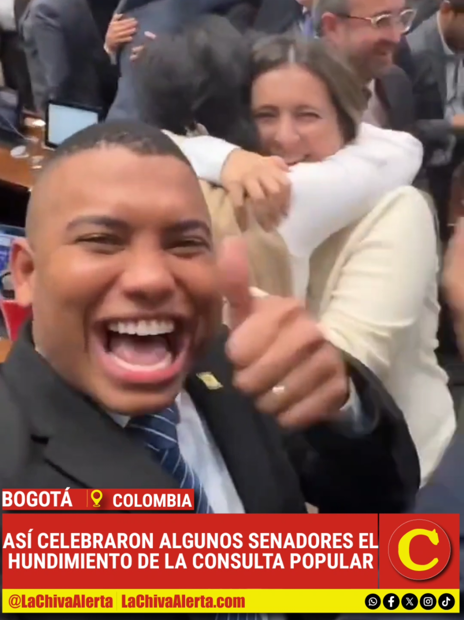 #Colombia | Congresistas celebraron el hundimiento de la Consulta Popular Mientras la mesa directiva del Congreso de la República era confrontada por algunos congresistas, otros celebraban la decisión tomada por los corporados en el hundimiento de la Consulta Popular. Uno de los que celebraron fue Miguel Abraham Polo Polo junto a María Fernanda Cabal, quienes mencionaron que no permitieron que se robarán la plata para robarse al país y así mismo mencionaron que este país está destruido. 📲 Más información en www.lachivaalerta.com.co #NoticiasColombia #NoticiasHoy #Actualidad #Senado  #ConsultaPopular #CentroDemocratico #Celebración 