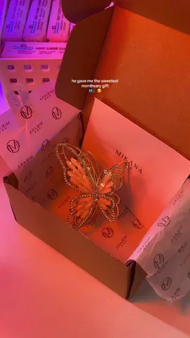 prettiest hairclamp💗😩 #fyp #gift #giftideas #giftideasforher #her #mikana #hairclamp #hairclaw #trending #giftsforher #anniversary #anniversarygift 