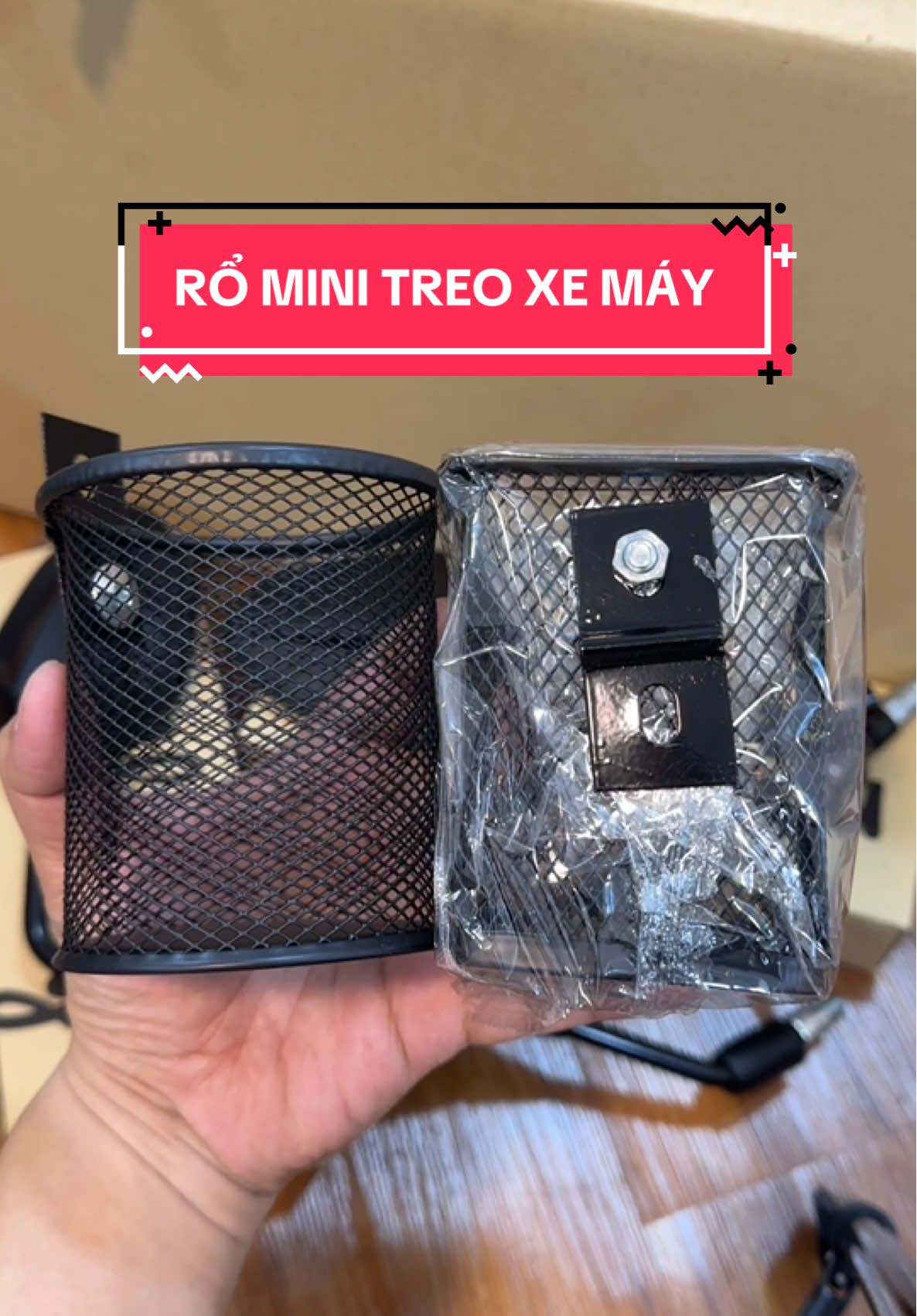 Rổ mini treo xe máy. 