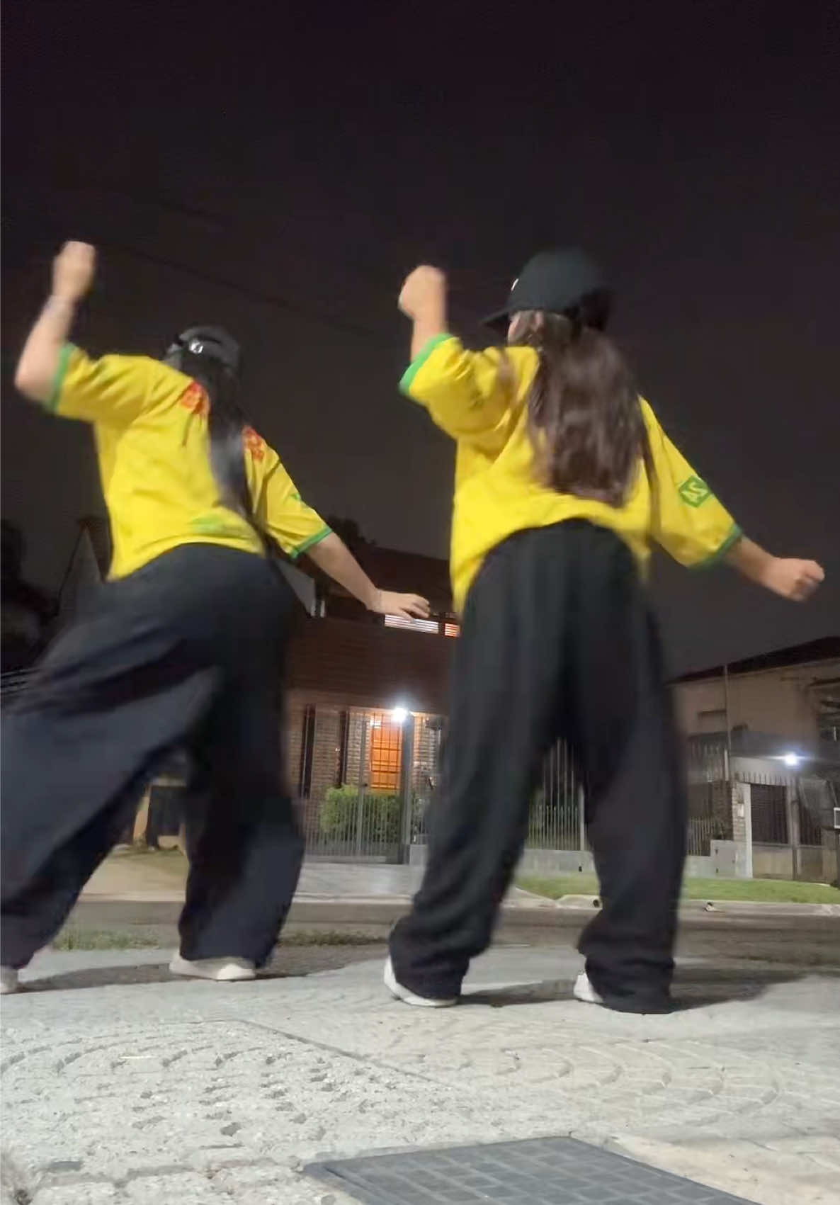 Madre e hija @Giuliana Gomez 💛💚 #fyp #newtrend #turreo #baile #turro #parati #viral #viralvideo 